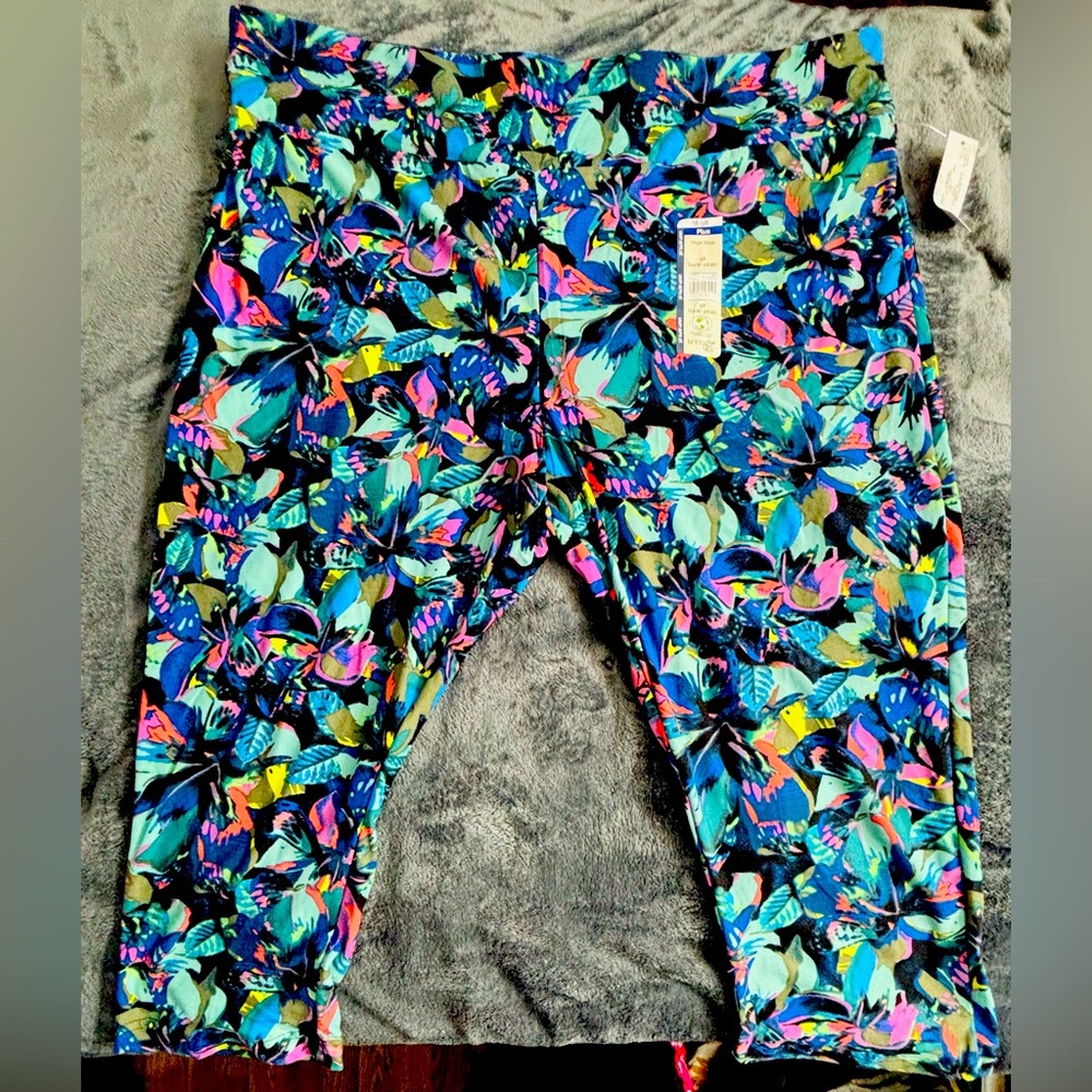 NWT~Terra & Sky Bright Tropical Capri Length Leggings